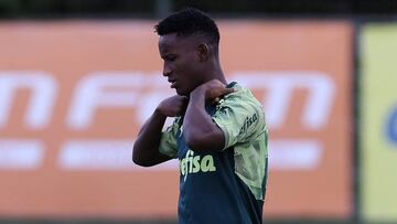 Envigado y Palmeiras llegan a un acuerdo por Iv&aacute;n Angulo