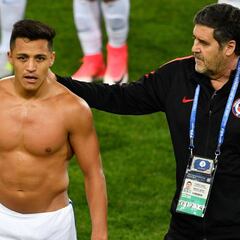 Alexis muestra la hinchazón en el tobillo después del triunfo