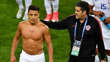 Alexis muestra la hinchazón en el tobillo después del triunfo