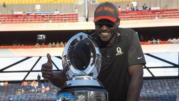 January 31, 2016; Honolulu, HI, USA; Team Irvin alumni captain Michael Irvin poses with the championship trophy after the 2016 Pro Bowl game at Aloha Stadium. Team Irvin defeated Team Rice 49-27. Mandatory Credit: Kyle Terada-USA TODAY Sports