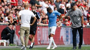 Sané, retirándose del campo contra el Liverpool.