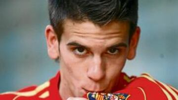 <b>FELIZ. </b>Raúl Ruiz posó ayer para AS con la camiseta de la Selección española, en Barcelona.