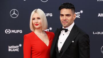 Falcao García y Lorelei Taron posan para las cámaras en los Premios Laureus que se desarrollaron en Mónaco.