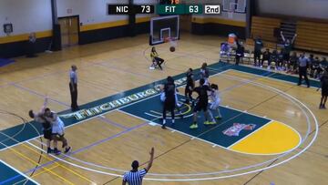 El codazo que avergüenza a USA en partido universitario