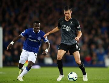 LIVERPOOL, ENGLAND - MAY 03: Jack Cork of Burnley battles for possession with Idrissa Gueye of Everton during the Premier League match between Everton FC and Burnley FC at Goodison Park on May 03, 2019 in Liverpool, United Kingdom.