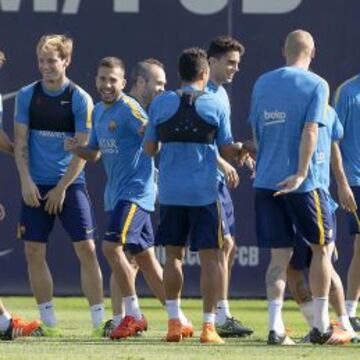 El Barcelona cerró la preparación del partido de esta tarde ayer por la mañana. Hubo buen ambiente entre los jugadores pese a que el pasado miércoles fueron bailados en Vigo. Hoy se espera una respuesta contundente.