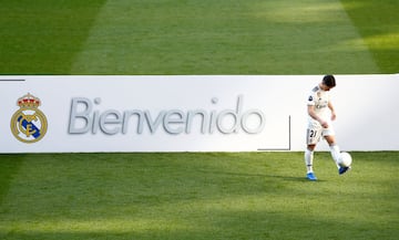 Soccer Football - Real Madrid - Brahim Diaz Presentation - Santiago Bernabeu, Madrid, Spain - January 7, 2019 Real Madrid's Brahim Diaz on the pitch during the presentation REUTERS/Juan Medina