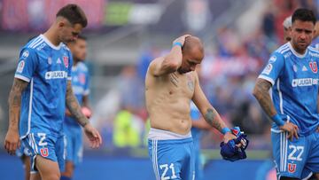 Futbol, Universidad de Chile vs Everton.
Fecha 30, campeonato Nacional 2024.
Los jugador de Universidad de Chile lamentan salir segundos a pesar del empate durante el partido de primera division realizado en el estadio Nacional.
Santiago Chile.
10/11/2024
Pepe Alvujar/Photosport
Football, Universidad de Chile vs Everton.
30th round, 2024 National Championship.
Universidad de Chile's player regret coming second despite the draw during the first division match held at the National Stadium.
Santiago Chile..
10/11/2024
Pepe Alvujar/Photosport