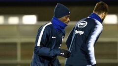 Ousmane Dembele entrenando con Francia.