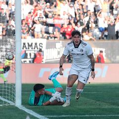 Palacios se luce frente a Gareca