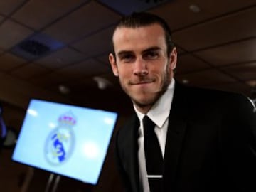 Real Madrid's Welsh forward Gareth Bale arrives to a press conference in the media room at the Santiago Bernabeu stadium in Madrid on October 31, 2016. 