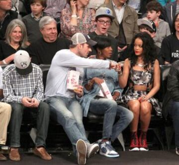 Rihanna añadiendo polvo de estrellas al lujoso ambiente del Barclays Center.