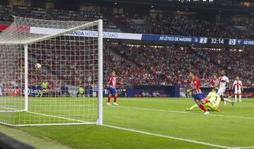 3-0. El VAR concedió el tercer gol a Koke. 