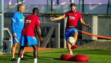 Ousmane Dembélé y Sergio 'Kun' Agüero entrenan con el FC Barcelona, en octubre de 2021, en sus respectivos proceses de recuperación
FCB
11/10/2021