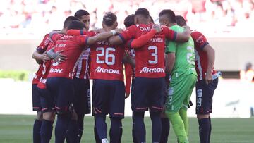 Jugadores de Chivas previo a un partido.