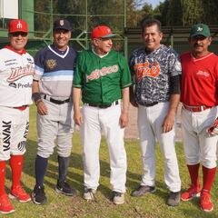 AMLO jugó beisbol con el ‘Borrego’ Sandoval, Daniel Fernández, Matías Carrillo y Chito Ríos