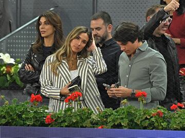 María Pombo y Pablo Castellano durante el partido de Rafael Nadal contra Miomir Kecmanovic.