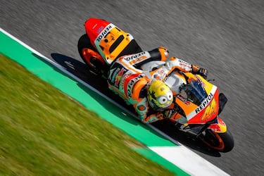 Rossi recurre a la vaca para el casco especial de 'Muuugello'