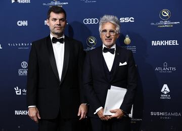 Los directores del FC Barcelona Joan Soler Ferre y Xavier Puig Hernández posando antes de la ceremonia de entrega de premios.