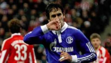 Un gol de Raúl mete al Schalke en la final de Copa