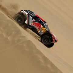 Despres y Peterhansel recuperan el pulso y Sainz cede 13 minutos