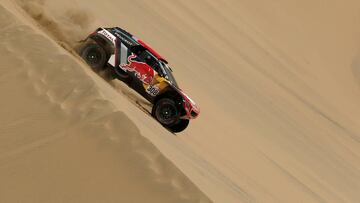 Dakar Rally - 2018 Peru-Bolivia-Argentina Dakar rally - 40th Dakar Edition First stage from Lima to Pisco, Peru - January 6, 2018 - Peugeot Total driver Cyril Despres and copilot David Castera. REUTERS/Andres Stapff