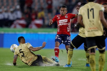 Medellín y Águilas Doradas abrieron la cuarta fecha de los cuadrangulares de Liga BetPlay, partido que estuvo detenido casi una hora por lluvia.

Foto:Diario AS Participación

Actualizado a 22 de noviembre de 2022 22:51 COT

Etiquetado en:
Independiente Medellin
Las Águilas Doradas
Liga Betplay
Dimayor
Fútbol

Medellín y Águilas Doradas abrieron la cuarta fecha de los cuadrangulares de Liga BetPlay, partido que estuvo detenido casi una hora por lluvia.