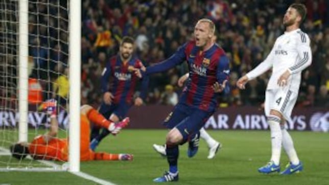 ¿Qué fue de Mathieu, ex jugador de Barça y Valencia al que pillaron fumando?
