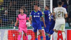 ELCHE, SPAIN - OCTOBER 31: David Soria of Getafe CF celebrates after saving a penalty kick from Lucas Boye (not pictured) of Elche CF during the LaLiga Santander match between Elche CF and Getafe CF at Estadio Manuel Martinez Valero on October 31, 2022 in Elche, Spain. (Photo by Clive Brunskill/Getty Images)