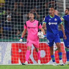 Ünal y Soria le dan un respiro al Getafe y hunden más al Elche