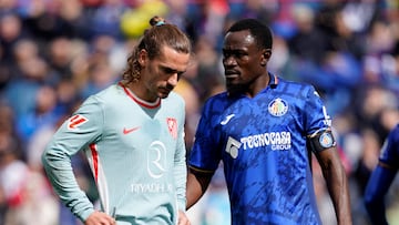 Soccer Football - LaLiga - Getafe v Atletico Madrid - Estadio Coliseum, Getafe, Spain - March 9, 2025 Atletico Madrid's Antoine Griezmann and Getafe's Djene REUTERS/Ana Beltran
