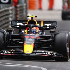 El diluvio arrastra a Leclerc y Checo gana delante de Sainz