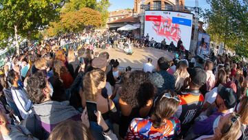 P&uacute;blico viendo una batalla de break en el MUS, el domingo 10 de octubre del 2021 en Madrid-R&iacute;o.