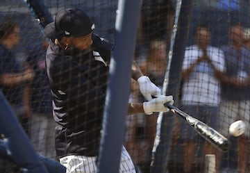 Odell no tardó ni un segundo en conectar su primer hit en la práctica y dejó a uno que otro impresionado. Ya lo había hecho antes para un duelo entre los Rays y Los Angeles Angels.