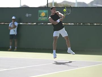 Carlos Alcaraz, durante un entrenamiento en Indian Wells