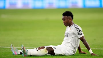 Soccer Football - Copa del Rey - Final - FC Barcelona v Real Madrid - Estadio de La Cartuja, Seville, Spain - April 26, 2025 Real Madrid's Vinicius Junior reacts after sustaining an injury REUTERS/Borja Suarez