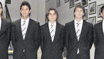 <b>EL EQUIPO ESPAÑOL. </b>Feliciano López, Verdasco, Ferrer y Robredo con Emilio Sánchez Vicario.