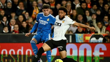 Real Madrid's Uruguayan midfielder #08 Federico Valverde fights for the ball with Valencia's Dutch forward # 07 Arnaut Danjuma during the Spanish league football match between Valencia CF and Real Madrid CF at Mestalla Stadium in Valencia on February 8, 2026. (Photo by JOSE JORDAN / AFP)