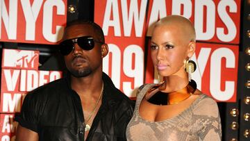 Amber Rose, expareja de Kanye West, asegura que el rapero le decía cómo vestirse, presionándola a usar “ropa sexy”.