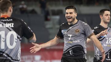 Los jugadores del Liberbank Cuenca, durante su partido ante el Helvetia Anaitasuna en la Copa del Rey de Balonmano.