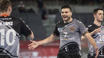 Los jugadores del Liberbank Cuenca, durante su partido ante el Helvetia Anaitasuna en la Copa del Rey de Balonmano.
 
 
 
 
 
 