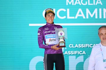 La ciclista italiana del Trek-Segafredo fue Campeona Mundial de Ciclismo en ruta en 2021 y Campeona Europea en 2020. En ciclismo en pista tambi谷n tiene un abultado palmar谷s, con una medalla de oro en los Juegos Europeos en 2019 en persecuci車n por equipos y cuatro de oro en los Campeonatos Europeos (2016, 2017 y dos en 2020). En los pasados Juegos Ol赤mpicos qued車 entre las diez primeras en las dos pruebas que particip車.
