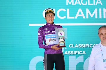 La ciclista italiana del Trek-Segafredo fue Campeona Mundial de Ciclismo en ruta en 2021 y Campeona Europea en 2020. En ciclismo en pista también tiene un abultado palmarés, con una medalla de oro en los Juegos Europeos en 2019 en persecución por equipos y cuatro de oro en los Campeonatos Europeos (2016, 2017 y dos en 2020). En los pasados Juegos Olímpicos quedó entre las diez primeras en las dos pruebas que participó.