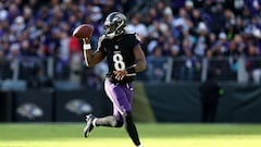 BALTIMORE, MARYLAND - DECEMBER 31: Quarterback Lamar Jackson #8 of the Baltimore Ravens runs with the ball against the Miami Dolphins at M&T Bank Stadium on December 31, 2023 in Baltimore, Maryland.   Rob Carr/Getty Images/AFP (Photo by Rob Carr / GETTY IMAGES NORTH AMERICA / Getty Images via AFP)