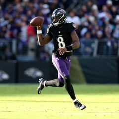 Where did Lamar Jackson play college football? When was he drafted?