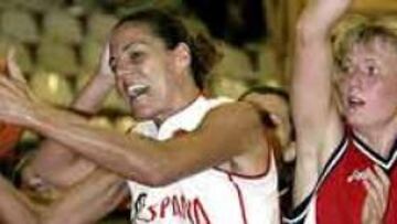 España sigue firme al derrotar a Ucrania