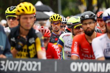 Primoz Roglic antes de tomar la salida de la octava etapa