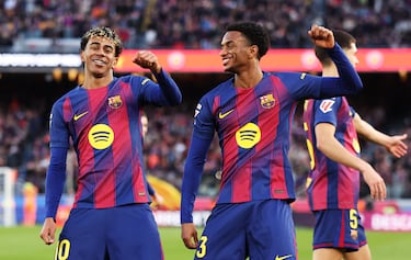 Baile de Lamine Yamal y Alejandro Balde en la celebración del segundo gol del encuentro.