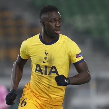 El defensor colombiano, quien llegó a 100 partidos en Premier hace parte de la lista de posibles salidas para la próxima temporada. Mourinho quiere renovar la defensa. Joachim Andersen (Fulham), Lewis Dunk (Brighton), Nikola Milenkovic (Fiorentina), Sven Botman (LOSC Lille) y Jannik Vestergaard (Southampton) los que más le gustan al entrenador portugués.