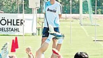 El técnico pidió pases precisos y fuertes desde la primera sesión.